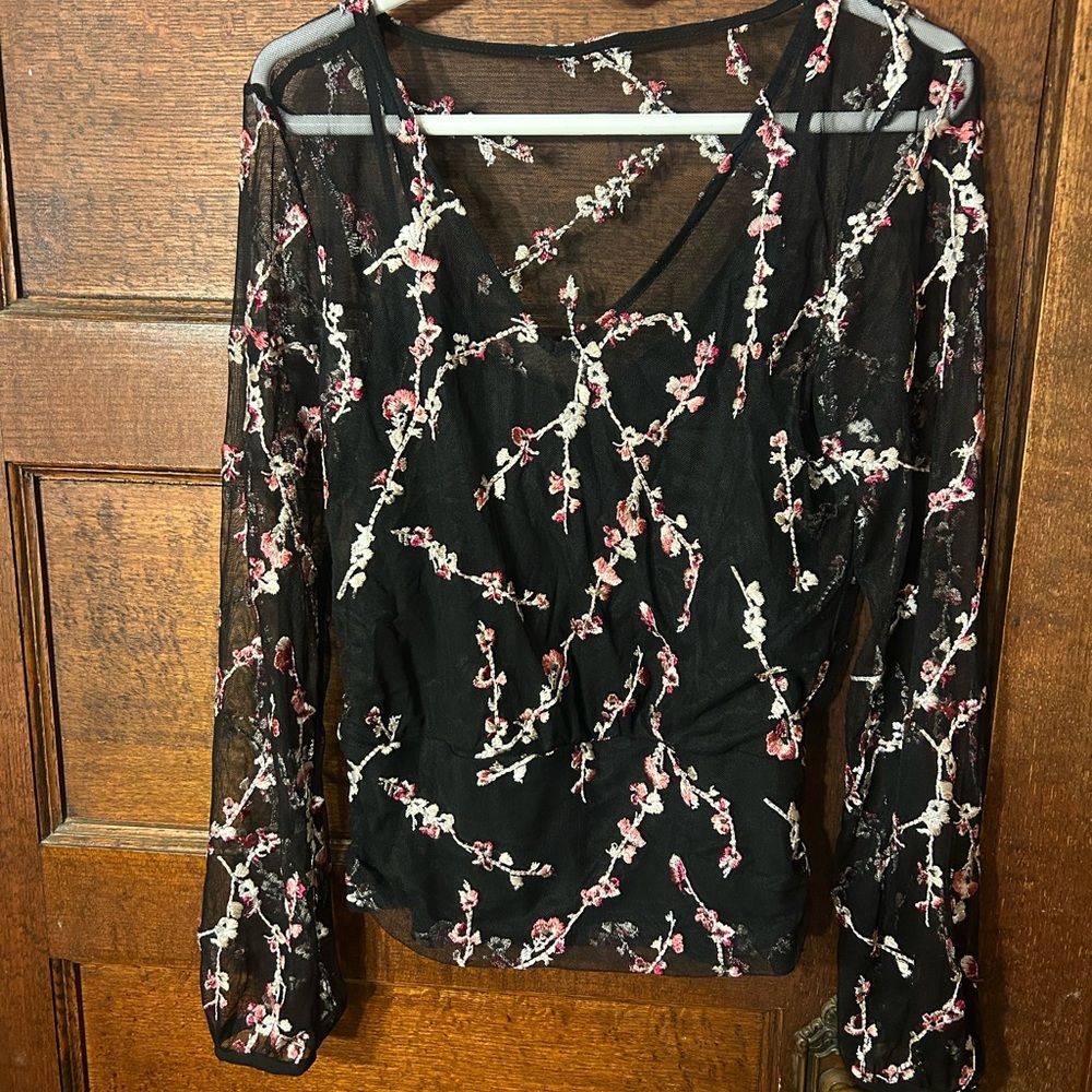 White House Black Market Sheet Floral Embroidered Blousew/Cami M